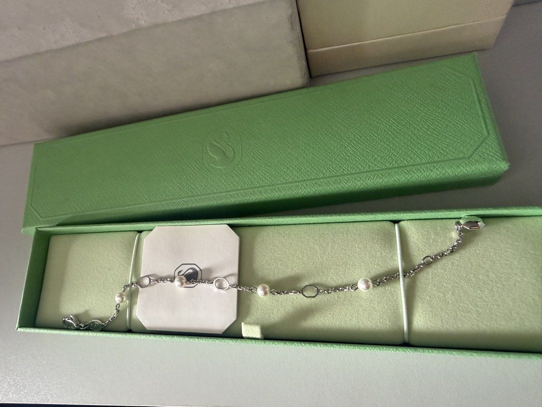 Authentic Swarovski Bracelet (Category: Bracelets) located in San Jose del Monte. Submitted by agoraartmarket (Listing ID 1470169504, Image 1). Description: With box and cert of authenticity Bought in London, UK Never used.