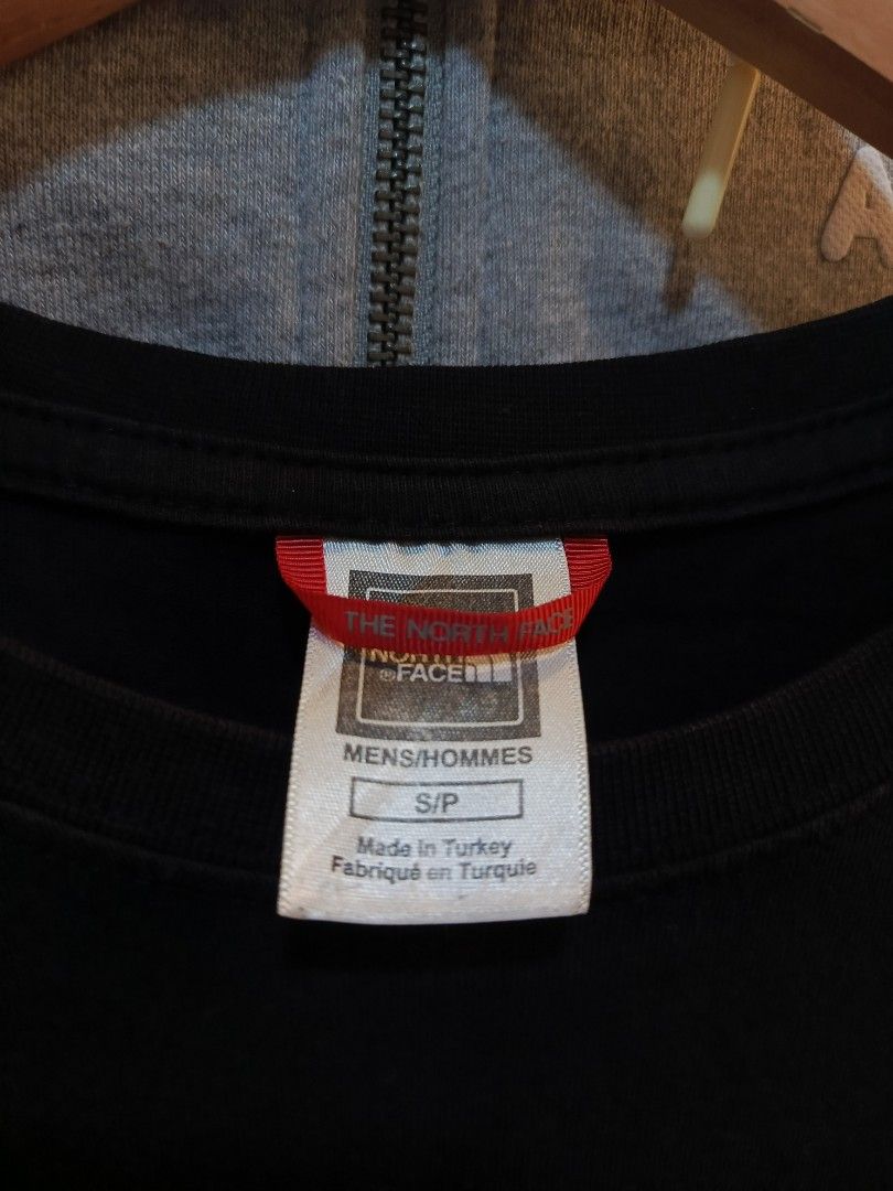 THE NORTH FACE- REDBOX Celebration TEE ( AS New) (Category: Tshirts & Polo Shirts ) located in San Francisco. Submitted by flipping_clothes (Listing ID 1470268193, Image 3). Description: ✅AUTHENTIC 💯 ✅As New ✅ Color rate 10/10 ✅Dimes 18.5 X 27 ✅excellent Big Print ✅no issue , No flaws.
