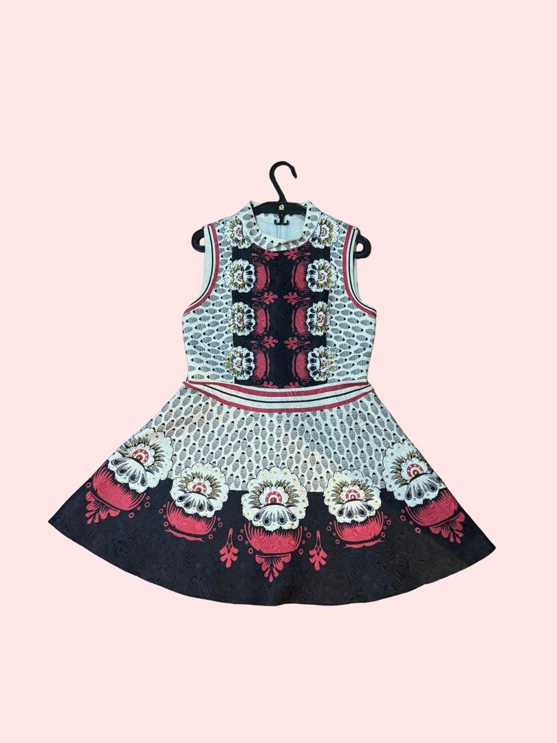 Authentic Valentino Floral Mini Dress (Category: Dresses) located in Pasig City. Submitted by kia.sell (Listing ID 1470296422, Image 1). Description: - Brand: Valentino (100% Authentic) - Model: Folkloric Floral Bambolina Dress - Design: Sleeveless A-line skater silhouette featuring an intricate geo-mesh knit pattern, red-rimmed mock neck accents, and an ornate folkloric floral border print. - Material: Luxury knit blend - Condition: Excellent pr
