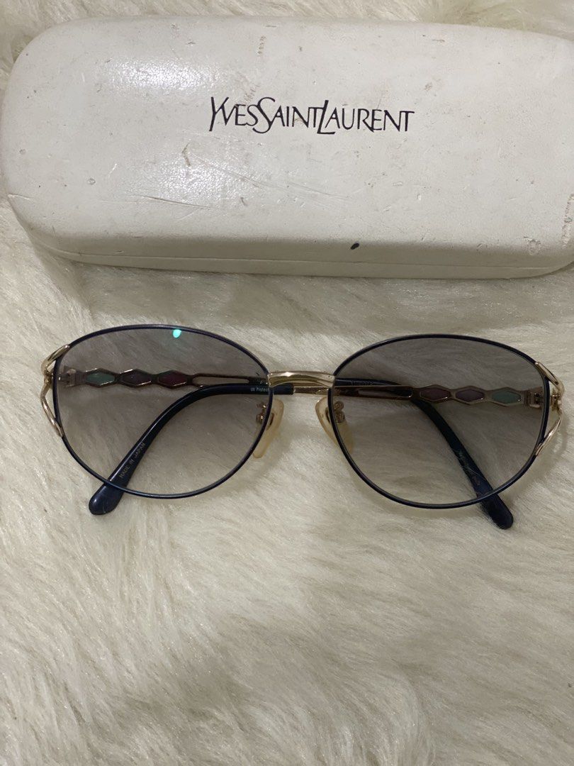 Authentic YSL (Category: Sunglasses & Eyewear) located in Manila. Submitted by bravepenguin_a5b45f (Listing ID 1470287383, Image 1). Description: Gradable lens can replaced sturdy and fashionable womens .