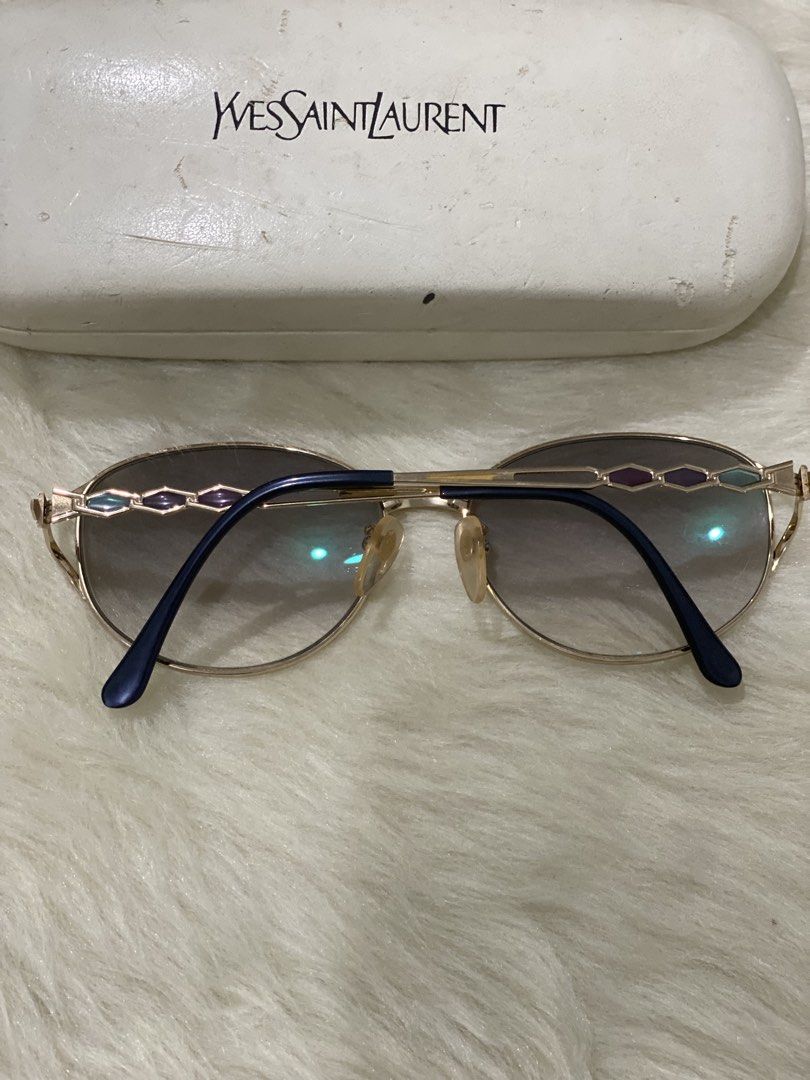 Authentic YSL (Category: Sunglasses & Eyewear) located in Manila. Submitted by bravepenguin_a5b45f (Listing ID 1470287383, Image 2). Description: Gradable lens can replaced sturdy and fashionable womens .