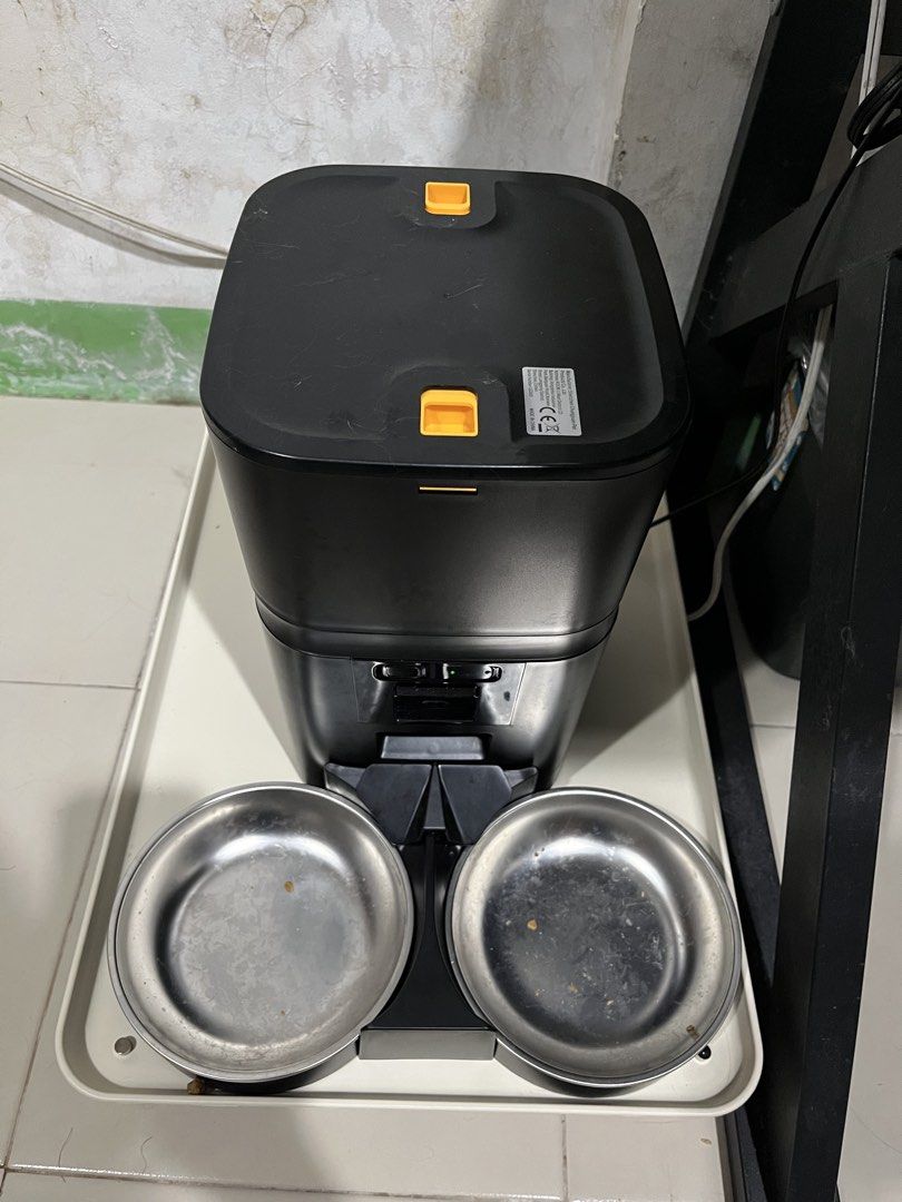 Automatic Pet Feeder 2-Bowl with Camera (Category: Homes & Other Pet Accessories) located in Caloocan City. Submitted by 4sayonara (Listing ID 1470208220, Image 1). Description: FOR SALE: Automatic Pet Feeder 2-Bowl with Camera Main issue: Lag yung video. All in all goods siya except the camera. Pwede mag set ng feed plan. See attached photo using the app 💸2,500 bought last August 2026 📍Pureza, Sta. Mesa Sampaloc RFS: Upgrade.