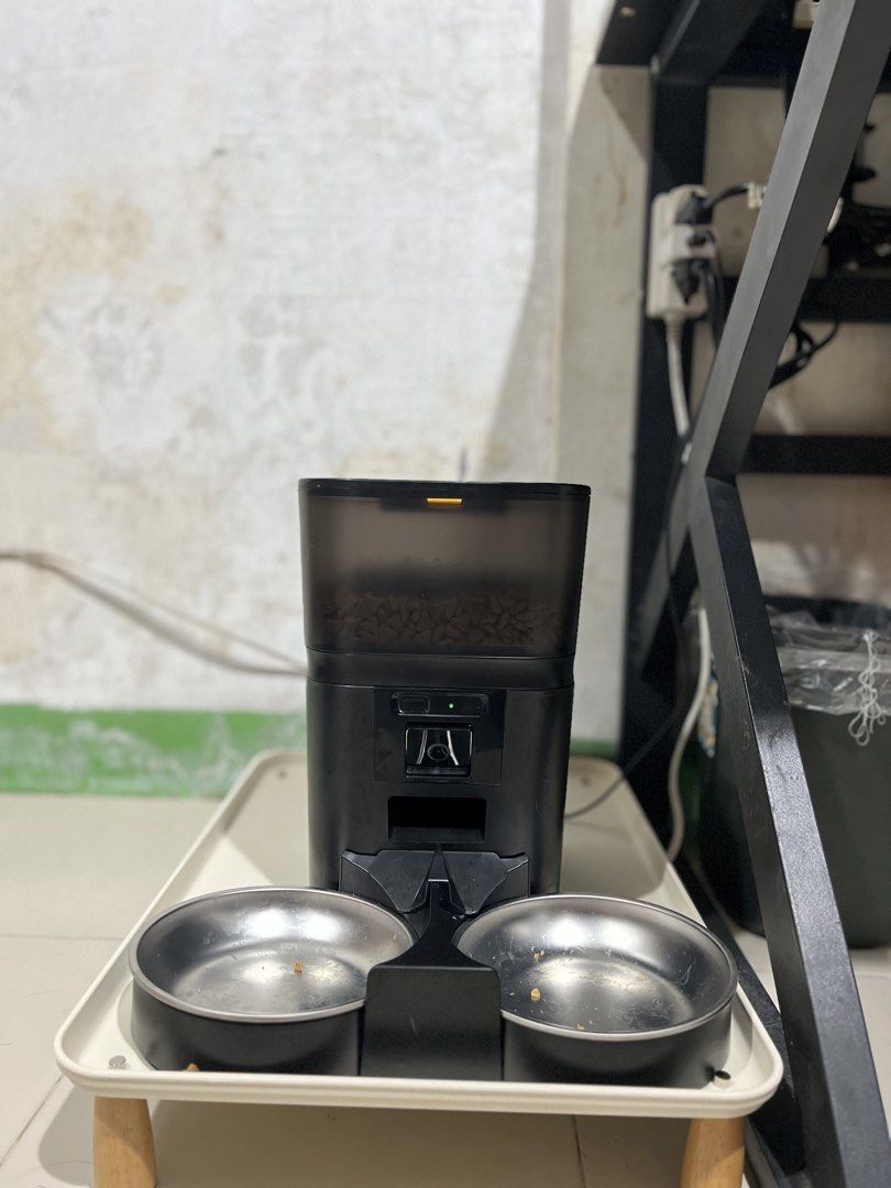 Automatic Pet Feeder 2-Bowl with Camera (Category: Homes & Other Pet Accessories) located in Caloocan City. Submitted by 4sayonara (Listing ID 1470208220, Image 2). Description: FOR SALE: Automatic Pet Feeder 2-Bowl with Camera Main issue: Lag yung video. All in all goods siya except the camera. Pwede mag set ng feed plan. See attached photo using the app 💸2,500 bought last August 2026 📍Pureza, Sta. Mesa Sampaloc RFS: Upgrade.