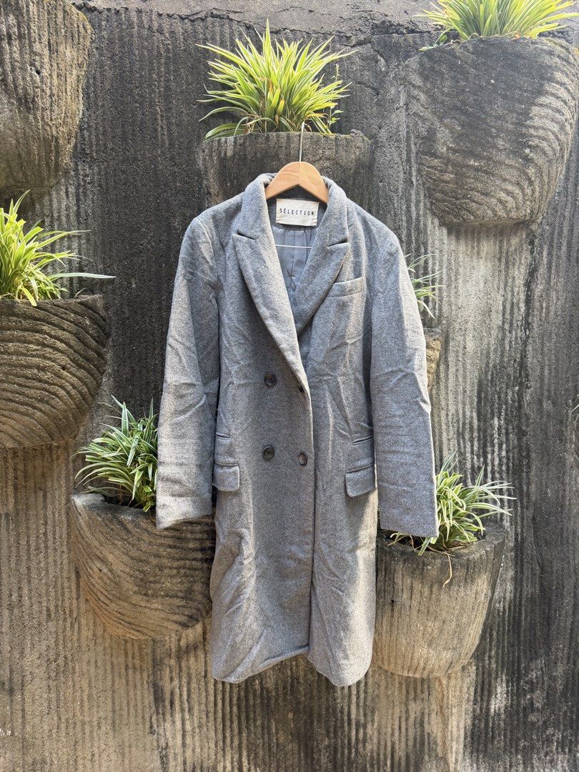 Autum Wool Coat - Gray (Category: Coats, Jackets and Outerwear) located in Taguig. Submitted by myg_03 (Listing ID 1470290280, Image 1). Description: 🍂Premium Wool 🧣Never used ❄️Fits M-Semi L .