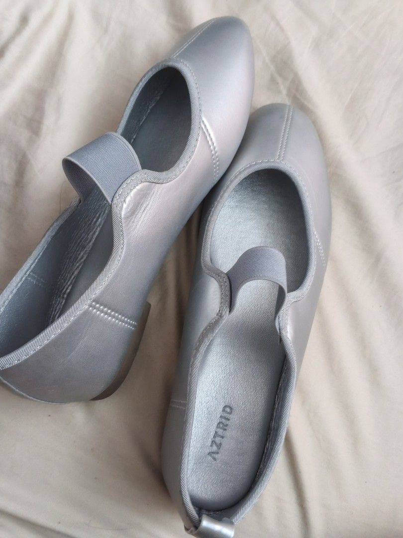 AZTRID Casper in Silver (Category: Flats & Sandals) located in Manila. Submitted by nacht123 (Listing ID 1470272612, Image 2). Description: Only tried, rfs the size is too big. Brand new with box. Bought for 799 selling for 500..
