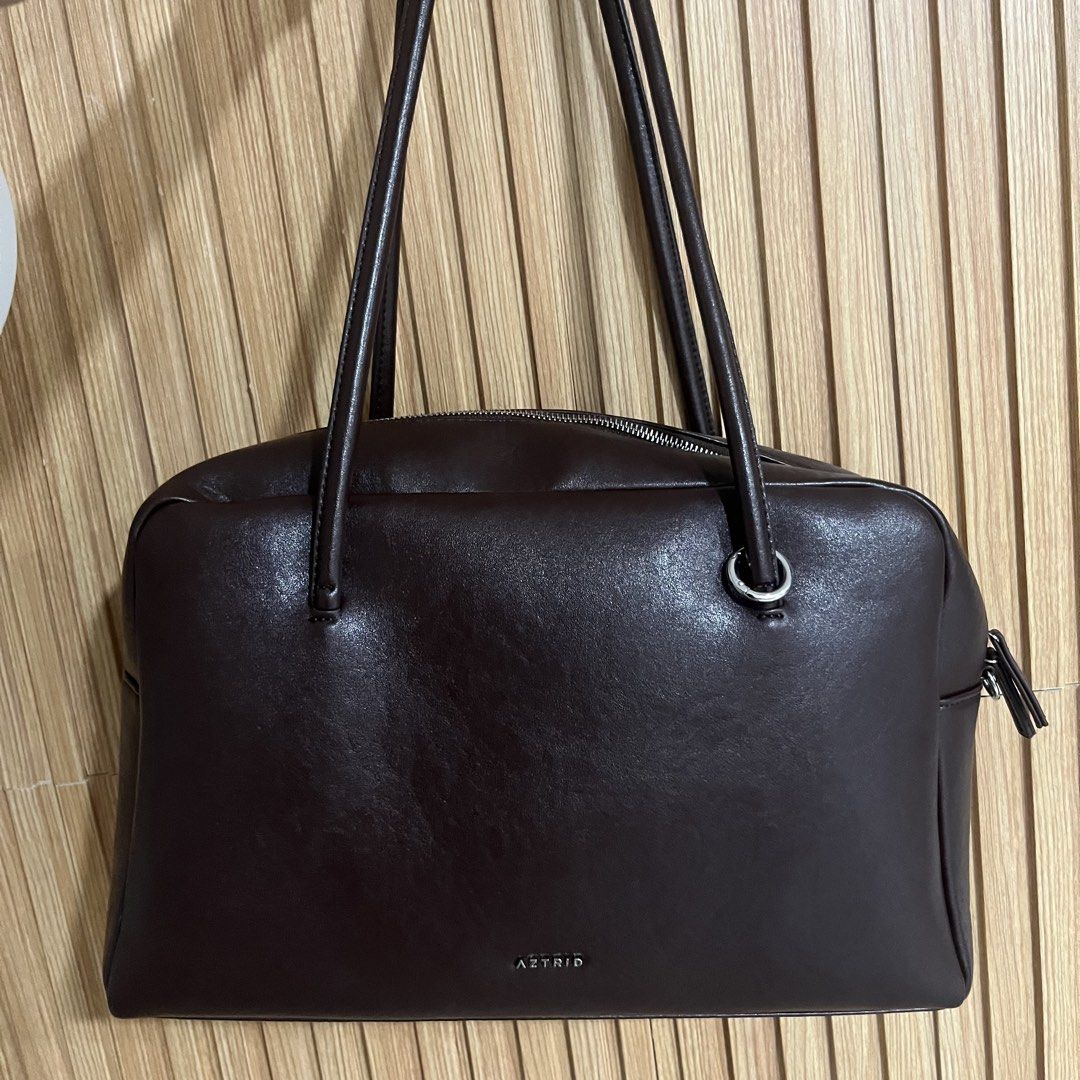 AZTRID Large Boston Bag - Espresso (Category: Shoulder Bags) located in Pasay City. Submitted by p.r.c.s (Listing ID 1470259510, Image 1). Description: Aztrid Large Boston Bag - Espresso Like new.