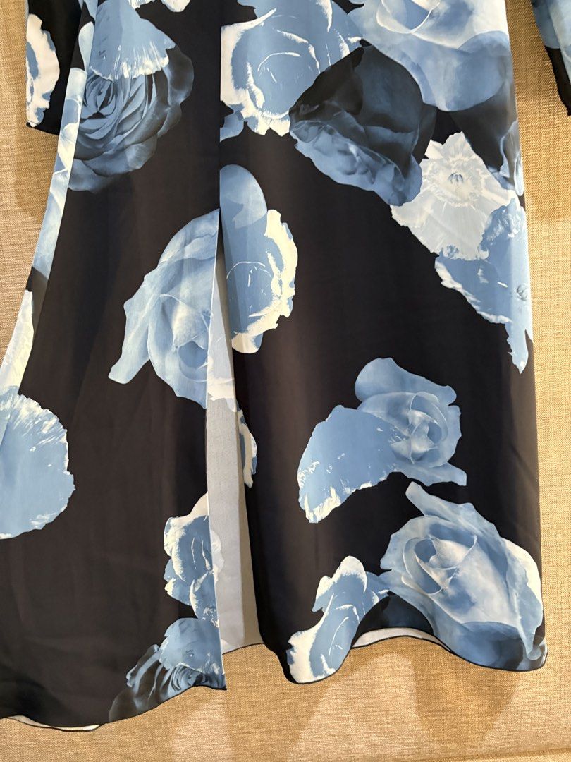 Babaton Blue Floral Long Sleeve (Category: Dresses) located in Muntinlupa City. Submitted by jane226ph (Listing ID 1470084405, Image 2). Description: Original Babaton by Aritzia Brand new Bought in Canada Round neckline, back button closure with keyhole cutout, hidden back waist zipper, and skirt side slit .