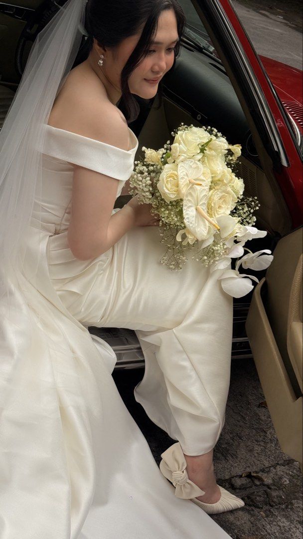Badgley Mischka Wedding Shoes (Category: Heels) located in Bacolod City. Submitted by ellatia00 (Listing ID 1470187163, Image 2). Description: Hi!!! Selling my wedding shoes. I just used this on my wedding day on October 2, 2026. Brand: Badgley Mischka Size: 8 Inclusion: box(slightly damaged) and dust bag (please see photos) Bought in Amazon Original price is $225.00 and went on sale for $193.00 Selling price: P9,000.00.