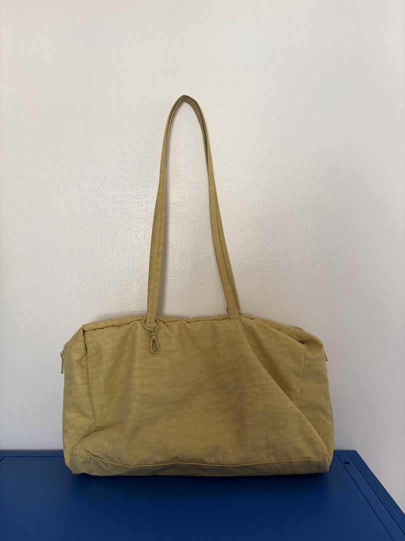 baggu bowler bag medium (Category: Tote Bags) located in Manila. Submitted by hyuckshaul (Listing ID 1470152917, Image 1). Description: baggu bowler bag - medium, butter - well used! not for fussy buyers. do check photos for flaws, feel free to ask for more photos mop: gcash, bank transfers.