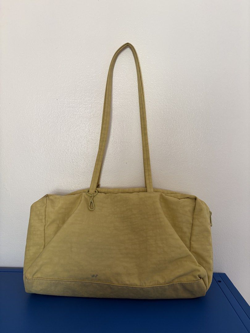 baggu bowler bag medium (Category: Tote Bags) located in Manila. Submitted by hyuckshaul (Listing ID 1470152917, Image 2). Description: baggu bowler bag - medium, butter - well used! not for fussy buyers. do check photos for flaws, feel free to ask for more photos mop: gcash, bank transfers.