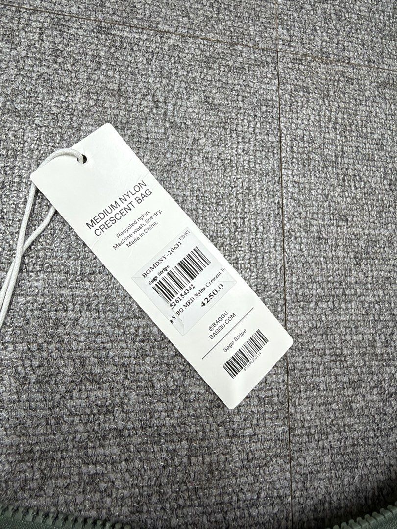 Baggu Medium Nylon Crescent Sage Stripe (Category: Shoulder Bags) located in Valencia. Submitted by pawprint22 (Listing ID 1470249942, Image 2). Description: Baggu Medium Nylon Crescent Sage Stripe SIZE: medium color: sage stripe RFS: never used it.