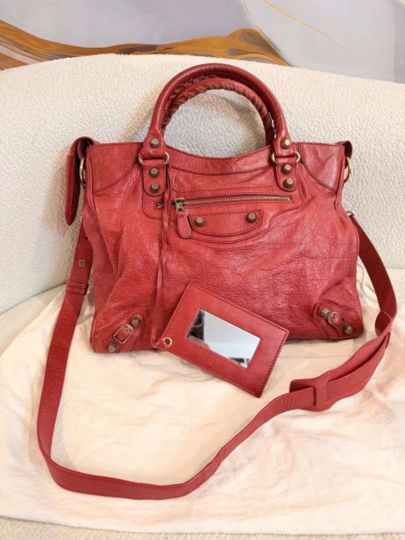 balenciaga belo (Category: Luxury Bags & Wallets) located in Marikina City. Submitted by luxxetinn (Listing ID 1470294397, Image 2). Description: with dust bag .