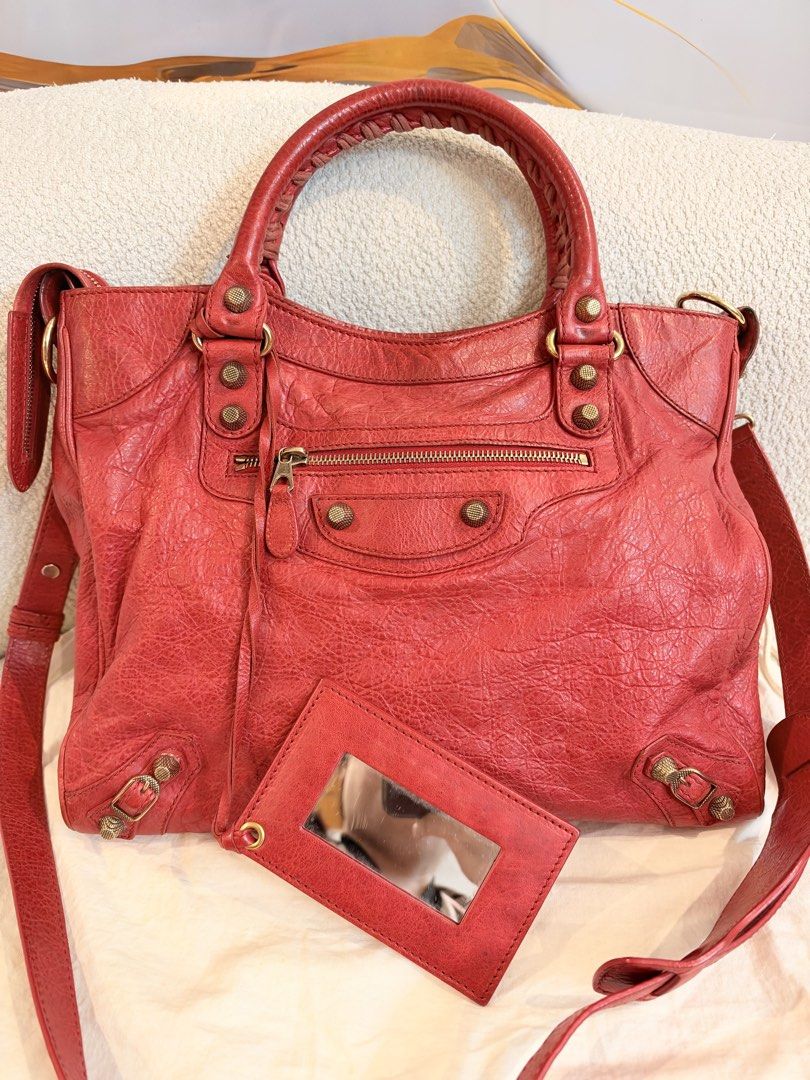 balenciaga belo (Category: Luxury Bags & Wallets) located in Marikina City. Submitted by luxxetinn (Listing ID 1470294397, Image 3). Description: with dust bag .