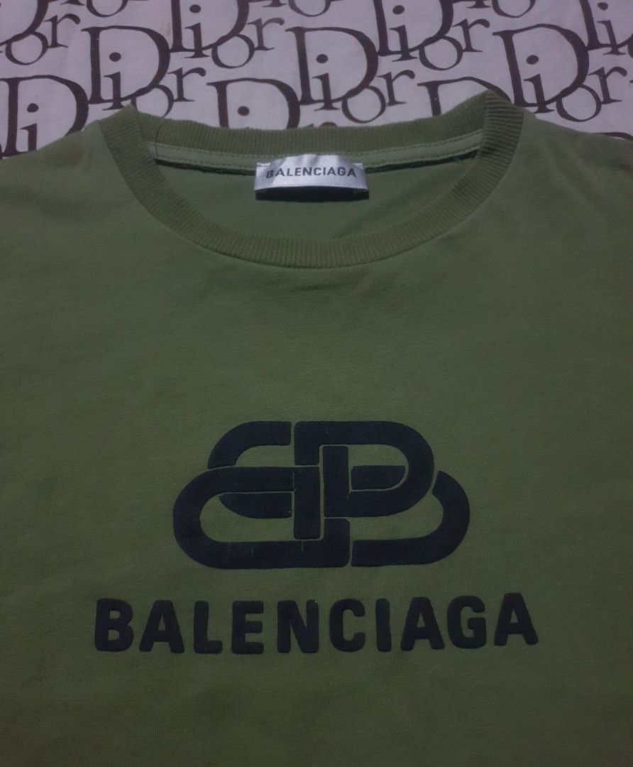Balenciaga croptop olive green (Category: Shirts) located in San Fernando. Submitted by retro.district. (Listing ID 1470345368, Image 2). Description: - Balenciaga croptop olive green - Size: Large(21x20) - Condition: Excellent - No issue - Color Rate: 9.5/10.