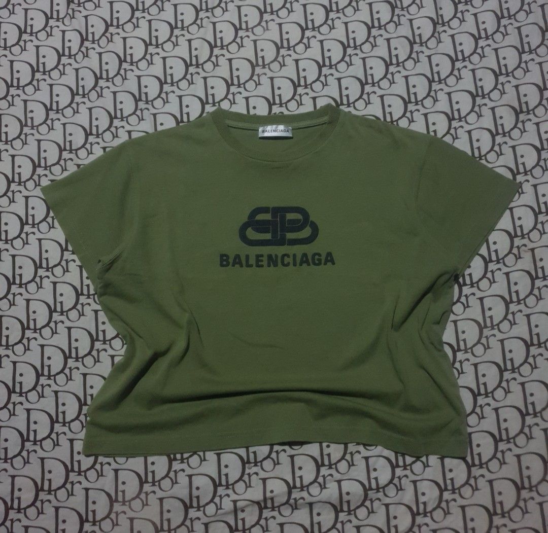 Balenciaga croptop olive green (Category: Shirts) located in San Fernando. Submitted by retro.district. (Listing ID 1470345368, Image 1). Description: - Balenciaga croptop olive green - Size: Large(21x20) - Condition: Excellent - No issue - Color Rate: 9.5/10.