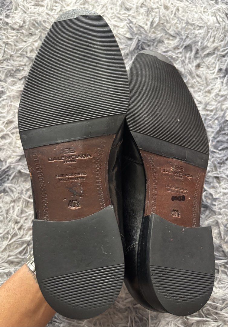 Balenciaga Loafers (Category: Sneakers & Footwear) located in Legazpi City. Submitted by thesource052 (Listing ID 1470293976, Image 3). Description: Balenciaga Loafers Size: 8.5US 26.5CM excellenr condition No issue .