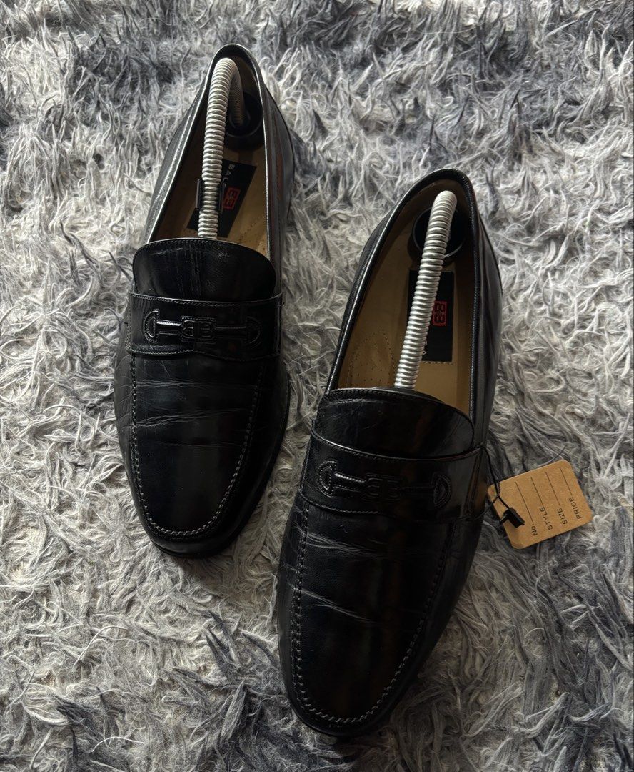 Balenciaga Loafers (Category: Sneakers & Footwear) located in Legazpi City. Submitted by thesource052 (Listing ID 1470293976, Image 1). Description: Balenciaga Loafers Size: 8.5US 26.5CM excellenr condition No issue .