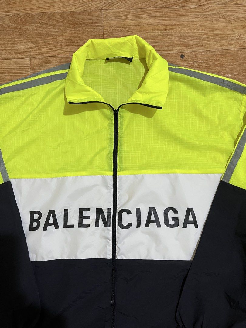 Balenciaga Windbreaker (Category: Luxury Apparel) located in Zamboanga. Submitted by alterramz08 (Listing ID 1470149584, Image 3). Description: Balenciaga windbreaker Size 38 Width 28.5 Length 30.5 Excellent Condition Issue nasa last pic Price . 2,500 Pesos !.