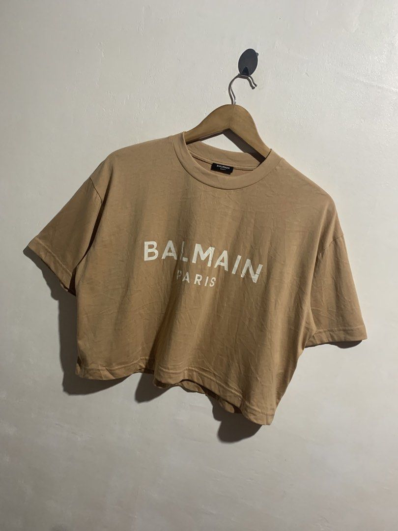 BALMAIN CROPPED TEE (Category: Others Tops) located in Gumaca. Submitted by getscore.ph (Listing ID 1470284723, Image 3). Description: WTS ❗️BALMAIN CROPPED TEE❗️ Sariwa✨ ✅Size: L on tag ✅Dimes: Width 22 Length 18.5 ✅Color Rate: 9.7/10 ✅Condition: Excellent ✅Issue: None Color may due to lightning NEED WASH FRESH FROM BALE DM ME TO PURCHASE 📥 📍Loc. Gumaca,Quezon 📍Courier: JNT EXPRESS.
