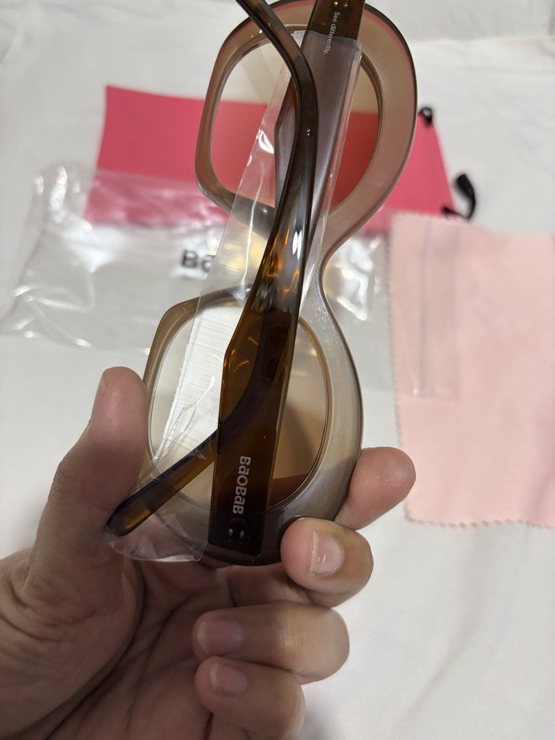 BaoBao Sunglasses Almond Brown (Category: Sunglasses & Eyewear) located in Valenzuela. Submitted by cheaper_finds (Listing ID 1470152848, Image 3). Description: - Brand: BaoBao - Style: Chunky thick frames in translucent brown Almond colorway - Lenses: Graduated brown - Condition: Brand new, never worn - Inclusions: Complete with original packaging, pink pouch, and cleaning cloth.