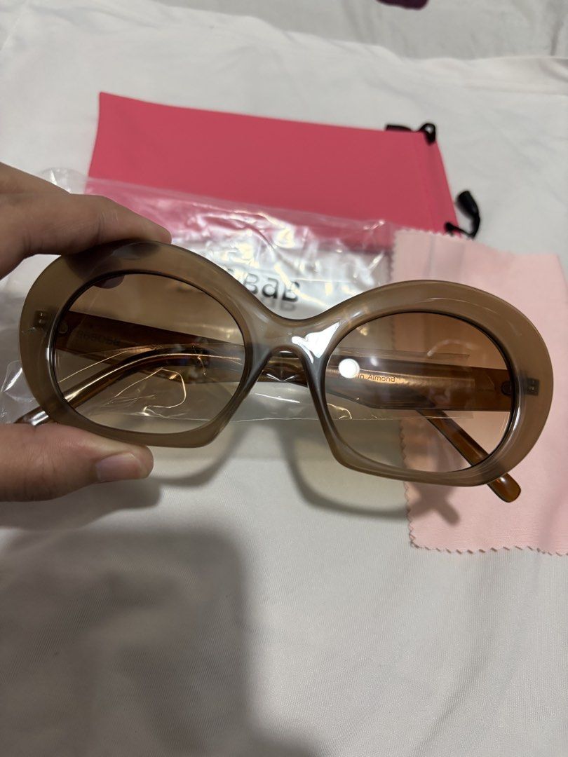 BaoBao Sunglasses Almond Brown (Category: Sunglasses & Eyewear) located in Valenzuela. Submitted by cheaper_finds (Listing ID 1470152848, Image 2). Description: - Brand: BaoBao - Style: Chunky thick frames in translucent brown Almond colorway - Lenses: Graduated brown - Condition: Brand new, never worn - Inclusions: Complete with original packaging, pink pouch, and cleaning cloth.
