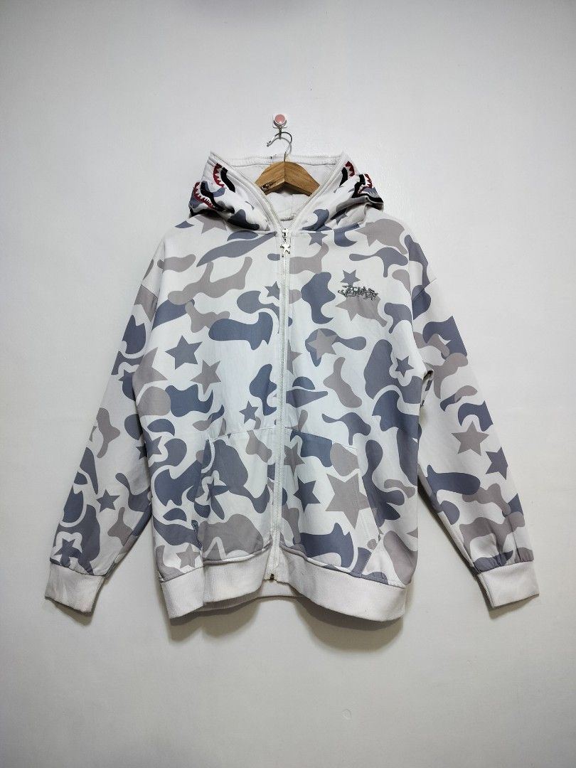 Bape Shark Alter Full Zip Double Hooded (embroidered) (Category: Coats, Jackets and Outerwear) located in Taguig. Submitted by thriftybounce (Listing ID 1470250192, Image 1). Description: Fit : L Width : 23 Length : 26 Color Rate : 9.5/10 Issue : None.