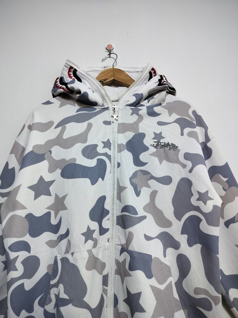 Bape Shark Alter Full Zip Double Hooded (embroidered) (Category: Coats, Jackets and Outerwear) located in Taguig. Submitted by thriftybounce (Listing ID 1470250192, Image 3). Description: Fit : L Width : 23 Length : 26 Color Rate : 9.5/10 Issue : None.