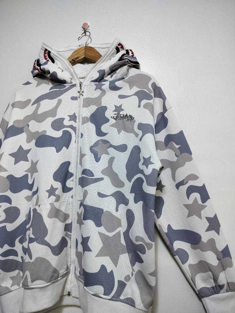 Bape Shark Alter Full Zip Double Hooded (embroidered) (Category: Coats, Jackets and Outerwear) located in Taguig. Submitted by thriftybounce (Listing ID 1470250192, Image 2). Description: Fit : L Width : 23 Length : 26 Color Rate : 9.5/10 Issue : None.