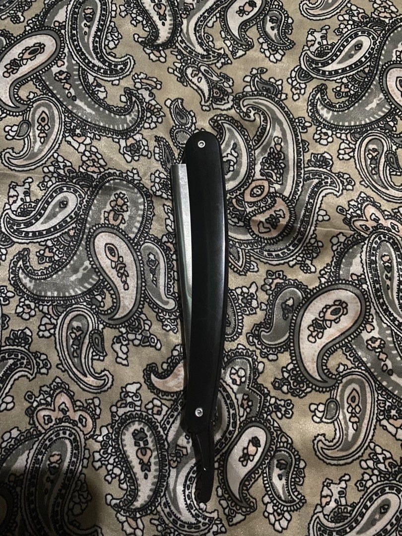 Barber Blade Stainless (Category: Men's Grooming) located in Caloocan City. Submitted by icynom (Listing ID 1470220799, Image 2). Description: Barber Blade Stainless RFS - hindi na ginamit ng dad ko No issue and no defect Marilao Loc No COD Shipping - shoulder ni Buyer Mode of Payment Gcash .