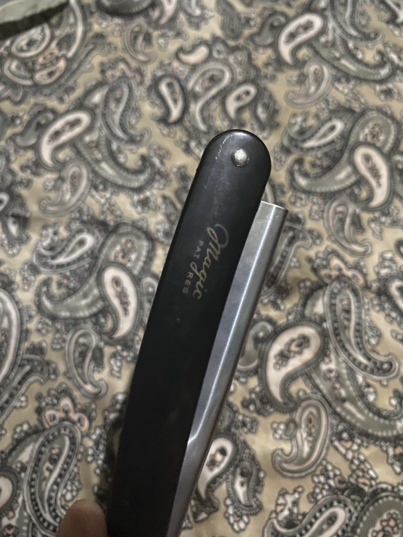 Barber Blade Stainless (Category: Men's Grooming) located in Caloocan City. Submitted by icynom (Listing ID 1470220799, Image 1). Description: Barber Blade Stainless RFS - hindi na ginamit ng dad ko No issue and no defect Marilao Loc No COD Shipping - shoulder ni Buyer Mode of Payment Gcash .