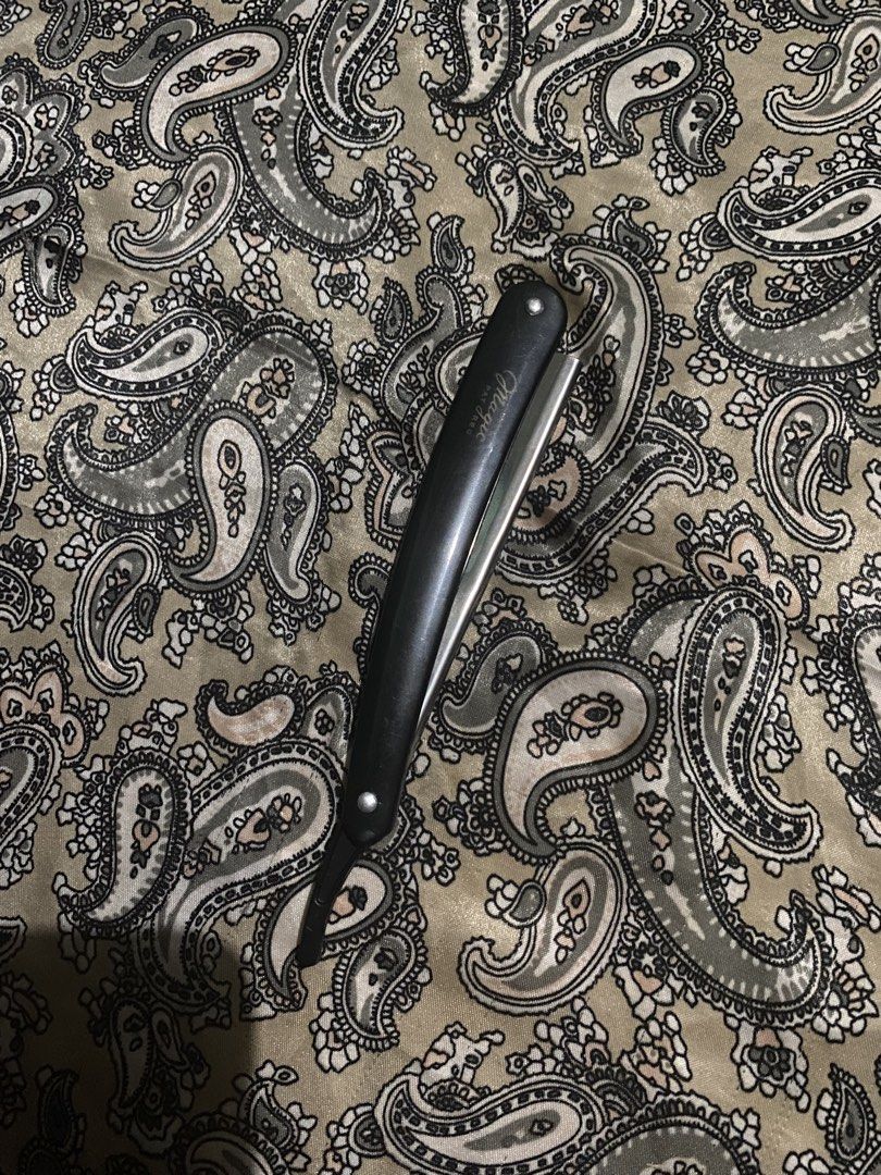 Barber Blade Stainless (Category: Men's Grooming) located in Caloocan City. Submitted by icynom (Listing ID 1470220799, Image 3). Description: Barber Blade Stainless RFS - hindi na ginamit ng dad ko No issue and no defect Marilao Loc No COD Shipping - shoulder ni Buyer Mode of Payment Gcash .