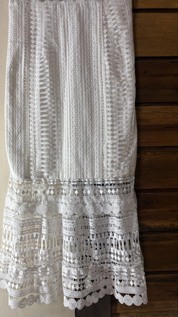 Bardot White Lace Dress Size 8/M (Category: Dresses) located in Angeles City. Submitted by muse_archive (Listing ID 1470143363, Image 3). Description: -Brand new with tags, never worn - Retail Price: $219 - Size: AU/UK 8 / US Medium .