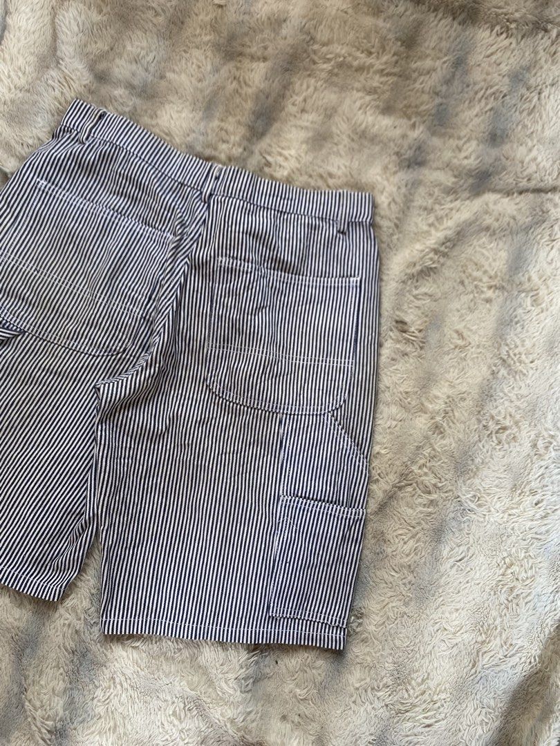 Base Control Blue White Striped Carpenter Shorts Size 30 (Category: Shorts) located in Andop. Submitted by safewater-895a (Listing ID 1470281972, Image 2). Description: - Brand: Base Control - Style: Carpenter shorts with blue and white hickory stripe pattern - Size: 30 (tagged on inner label) - Material: 100% cotton, machine washable - Features: Classic utility design, back pockets, and side hammer loop detail - Closure: Button closure with zip 