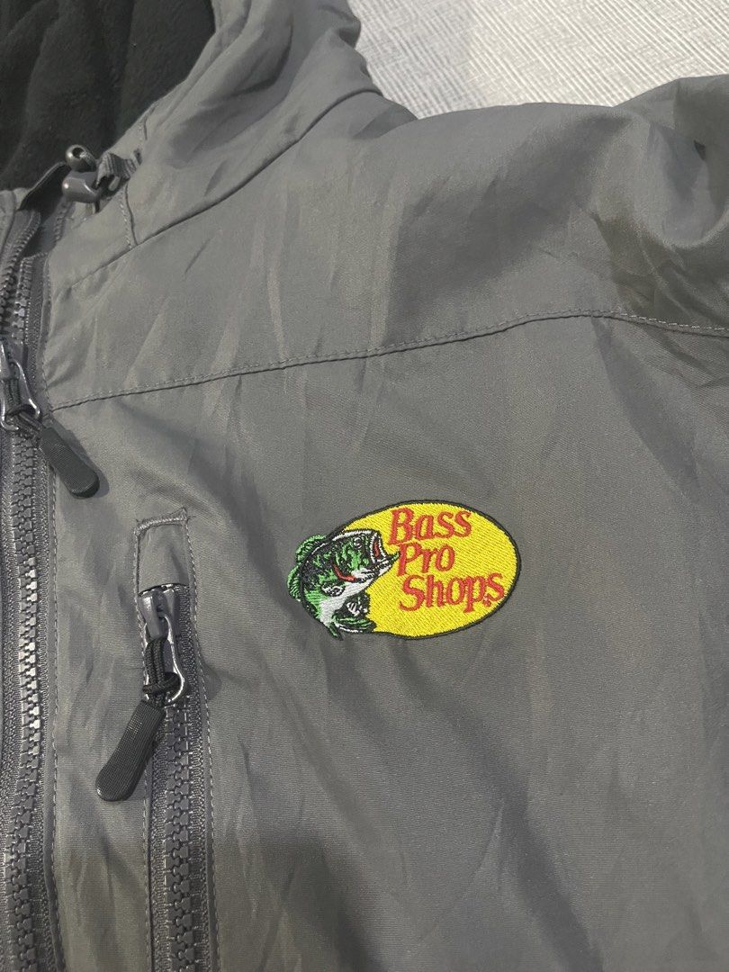 Bass pro shops mens jacket (Category: Coats, Jackets and Outerwear) located in Taytay. Submitted by ekselentekondisyon (Listing ID 1470279082, Image 3). Description: Bass pro shops Mens jacket S on tag Best fit sa medium W-22.5 L-27.5 Excellent condition No issue Embroided logo Taytay rizal location.
