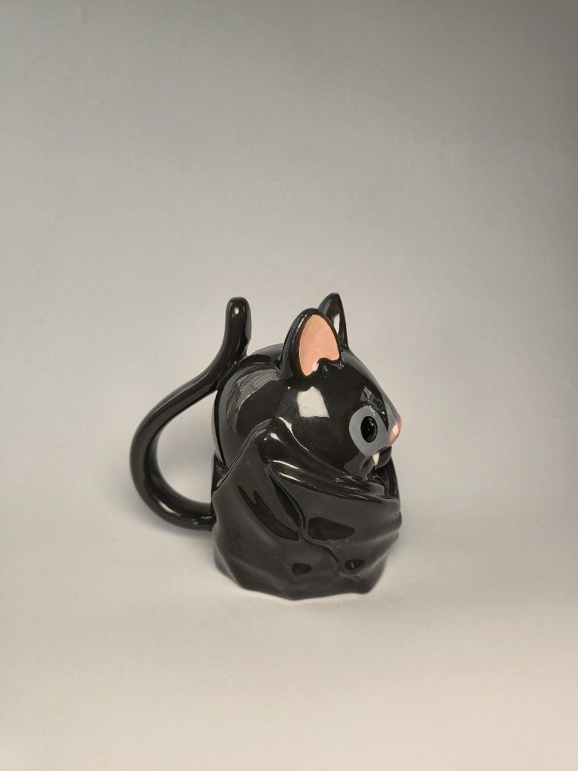 Bat Upside Down 3D mug (Category: Coffee & Tea Tableware) located in Cavite. Submitted by phtmt (Listing ID 1470264521, Image 2). Description: with small chip These are factory pull-out items, so minor imperfections or flaws may be present. Please manage your expectations..