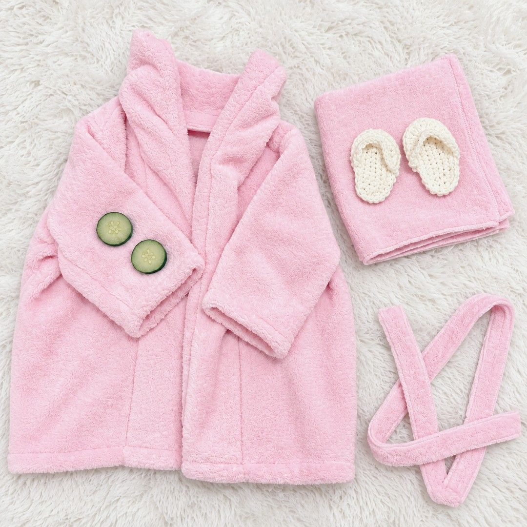 BATHROBE SET FOR BABY MILESTONE (Category: Babies & Kids Fashion) located in Manila. Submitted by quennynel_28 (Listing ID 1470170123, Image 1). Description: BATHROBE SET ALL ITEMS IN THE PICTURE USED ONLY ONCE NEW NEW NEW MEDIUM SIZE 3-6MOS.