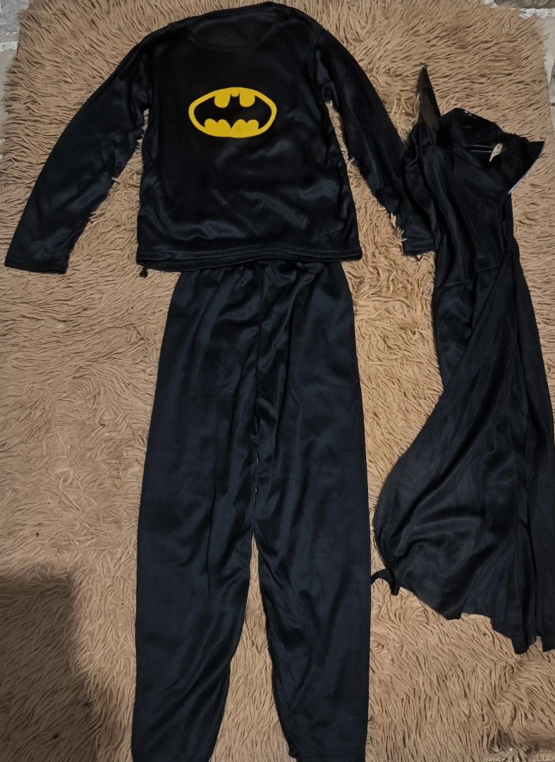 Batman Costume 6 Years Old (Category: Babies & Kids Fashion) located in Marikina City. Submitted by alecfordy (Listing ID 1470195638, Image 1). Description: Batman Costume mask and cape top pants 6 years old.