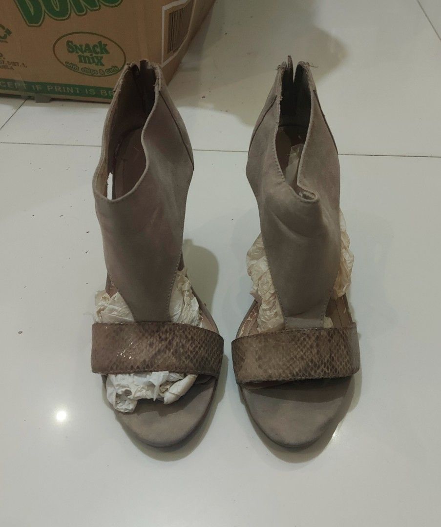 BCBGeneration Cutout Peep-Toe Stiletto Booties (Size 37) (Category: Heels) located in Pateros City. Submitted by foryoufindsph (Listing ID 1470212583, Image 3). Description: BCBGeneration Cutout Peep-Toe Stiletto Booties (Size 37) ​₱650 (Slightly negotiable for fast deals) ​Description: Elevate your outfit without breaking the bank! Chic and edgy authentic BCBGeneration high-heel booties featuring a stylish taupe suede upper, snakeskin-embossed f