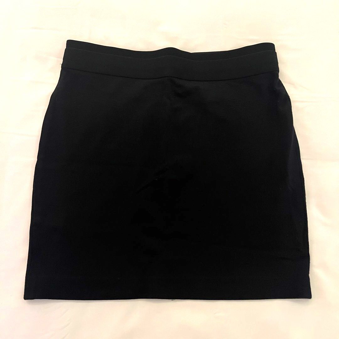 BCBGMAXAZRIA Black Zipper Skirt Size S (Category: Skirts) located in Binan City. Submitted by lovedbynins (Listing ID 1470222096, Image 1). Description: Brand: BCBGMAXAZRIA Black skirt size Small. Two-way metal back zipper that goes all the way down Waistband: Thick elastic for a secure and comfortable fit. Condition: zippers work smoothly; has some minor linting on the fabric. Kindly check and zoom photos for details 😊.