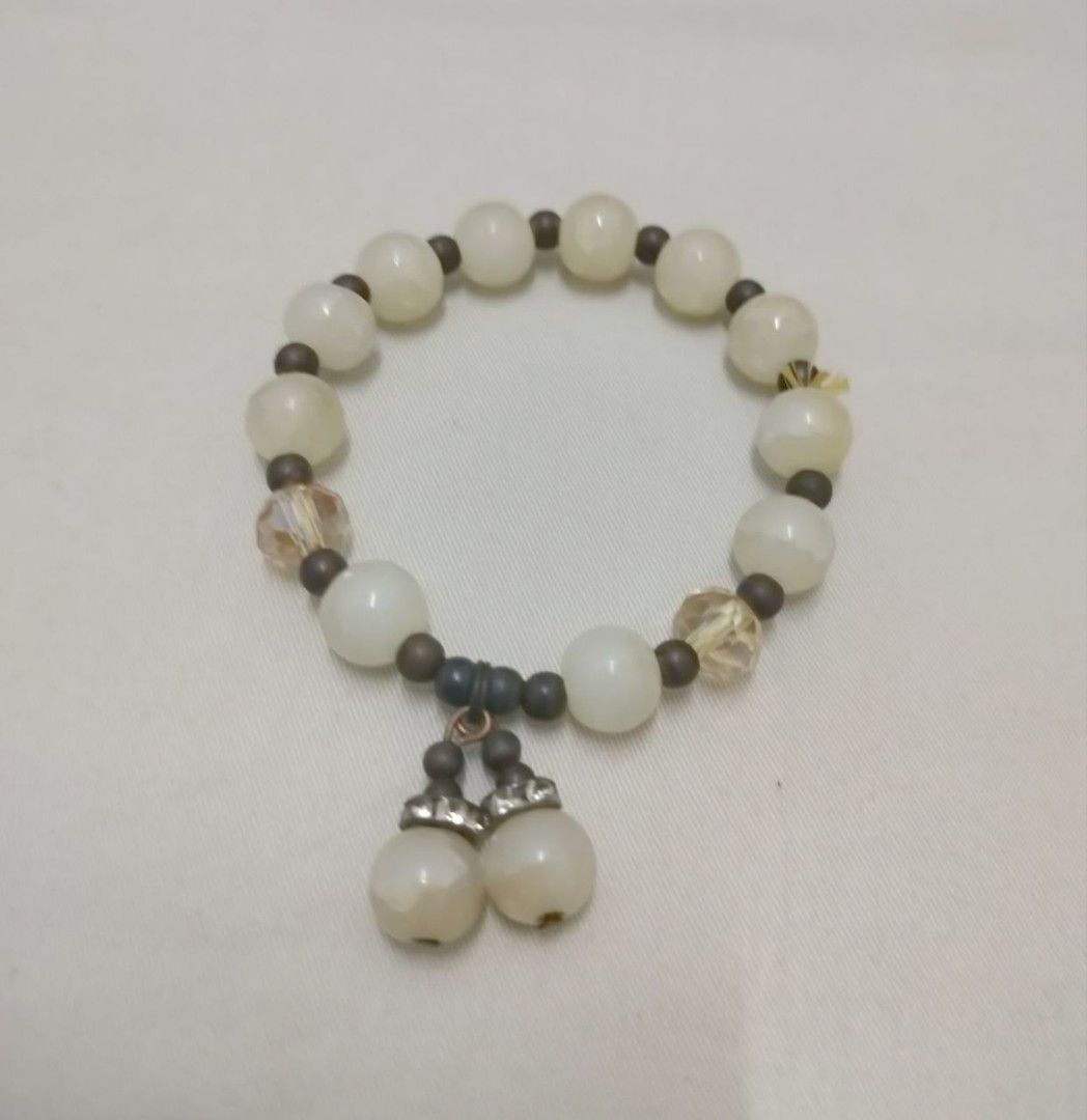 Beaded Bracelets (Category: Bracelets) located in Ayer Keroh. Submitted by berry_cute (Listing ID 1470348607, Image 3). Description: ✨ Nak let go sebab dah taknak ✨ Amik semua RM10 je ✨ Handmade beaded bracelet size untuk kids 💌 DM untuk details 💵 Payment via QR transfer only (Bank/Tng) 📦 Postage RM8 sm / RM16 ss ❌ NO COD/DFOD/MEET-UP❌ 🚛 Pos seminggu sekali je (kecuali weekend/public holiday) ✅ Reserved with payment.. Cancel no refund.