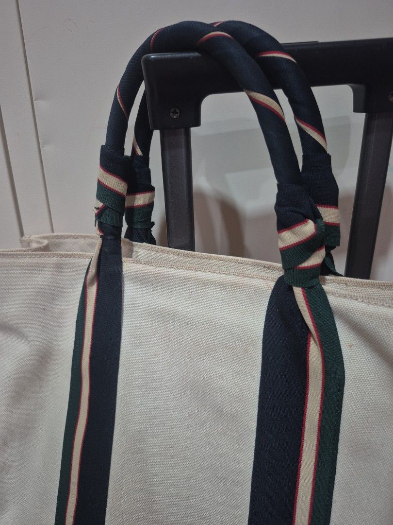 Bean Pole (Category: Tote Bags) located in Iloilo. Submitted by gorgeoustatz (Listing ID 1470285426, Image 3). Description: beanpole tote bag. very sturdy nice for travel.