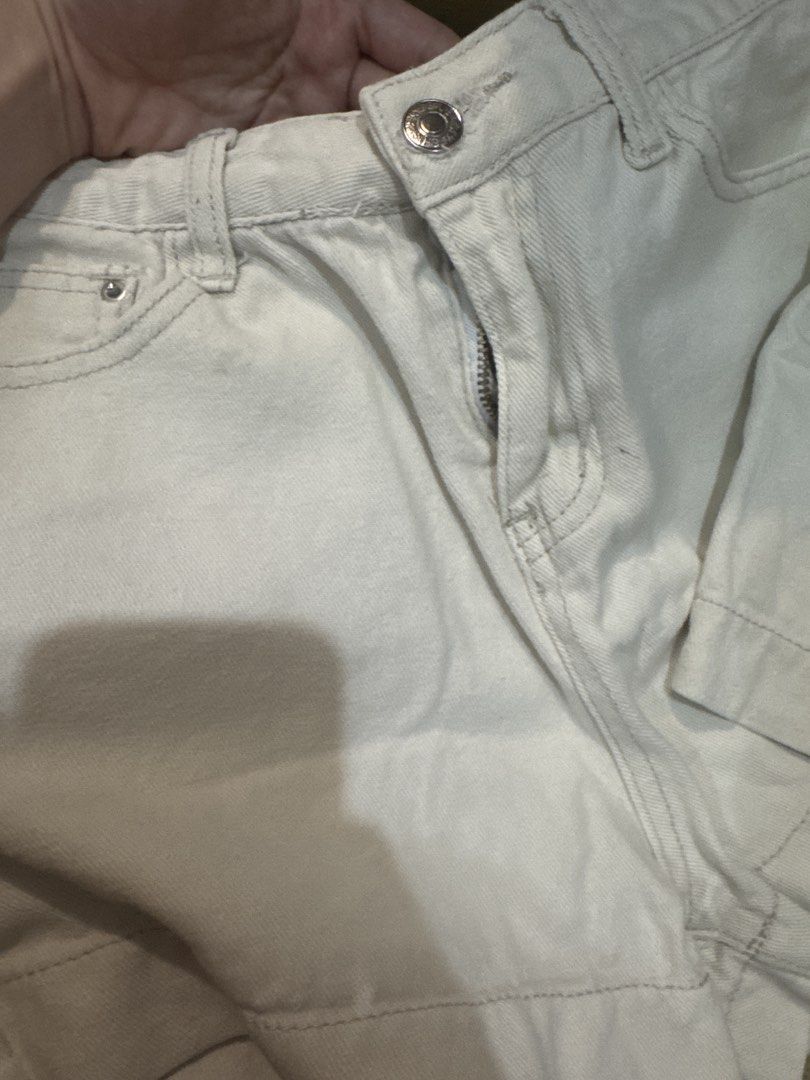 Beige Denim Shorts Cuffed Hem Size S (Category: Shorts) located in Makati City. Submitted by banshee1411 (Listing ID 1470264576, Image 2). Description: size 27.