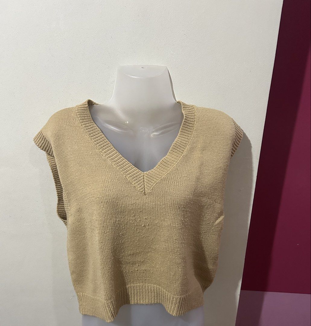 Beige V-Neck Knitted Sweater Vest (Category: Sleeveless) located in Marilao. Submitted by bamito (Listing ID 1470166886, Image 2). Description: - Color: Neutral beige / khaki - Design: Classic V-neck, sleeveless, ribbed hem - Fit: Standard cropped fit.