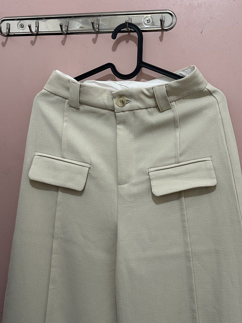 Beige Wide Leg Trousers with Flap Pockets (Category: Other Bottoms) located in Quezon City. Submitted by sopya_preloved (Listing ID 1470235199, Image 1). Description: .