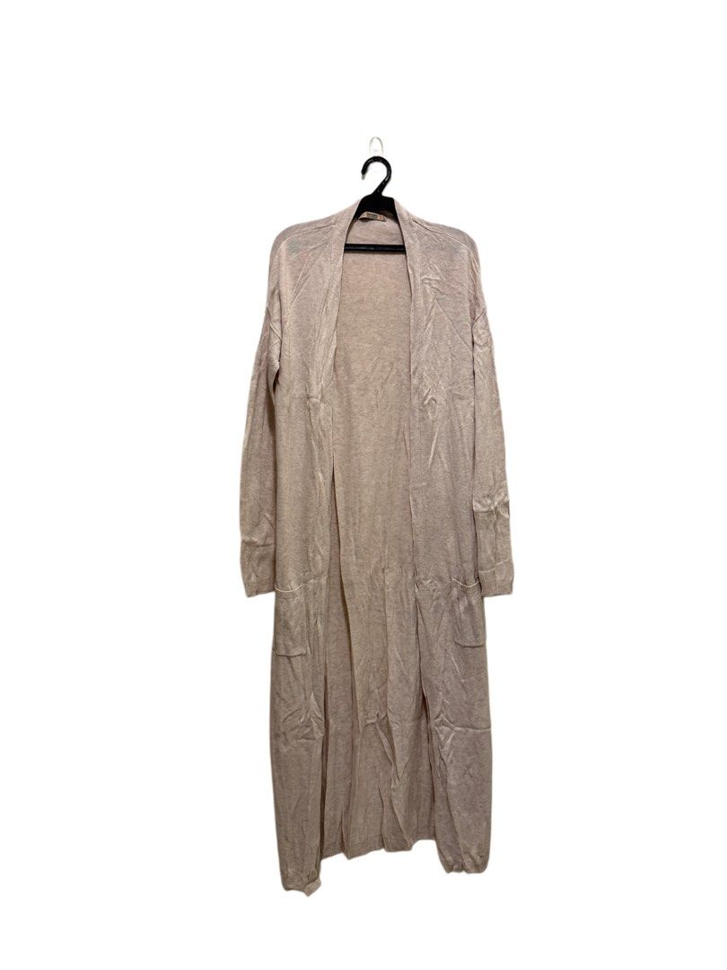 Bershka longline duster cardigan (Category: Coats, Jackets and Outerwear) located in Pasig City. Submitted by katchdatfit_ (Listing ID 1470195499, Image 1). Description: - excellent condition.
