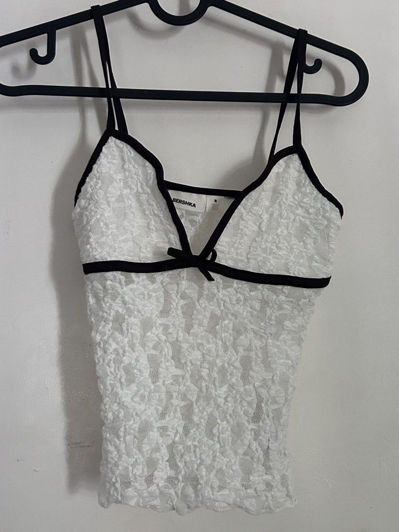 Bershka white lace cami (Category: Sleeveless) located in Las Pinas. Submitted by itgirldrops (Listing ID 1470196856, Image 1). Description: .