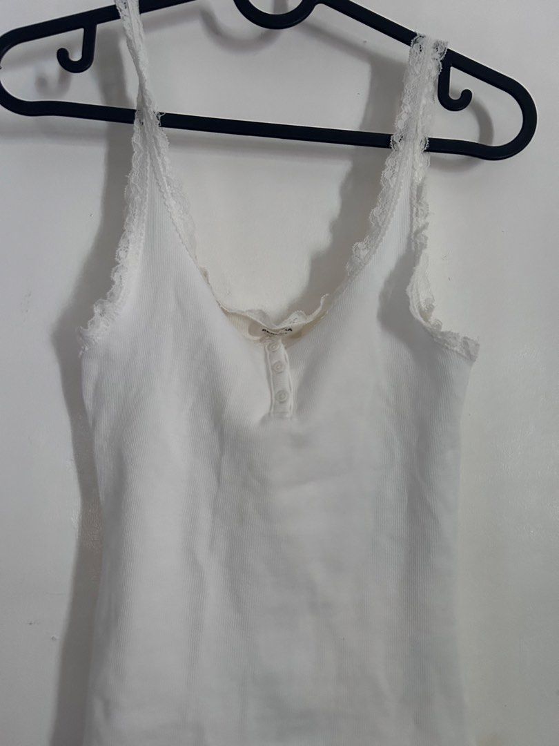 Bershka white ribbed lace cami (Category: Sleeveless) located in Las Pinas. Submitted by itgirldrops (Listing ID 1470197020, Image 1). Description: .
