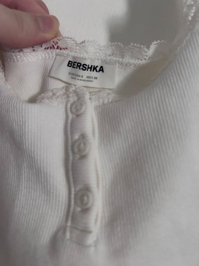 Bershka white ribbed lace cami (Category: Sleeveless) located in Las Pinas. Submitted by itgirldrops (Listing ID 1470197020, Image 2). Description: .