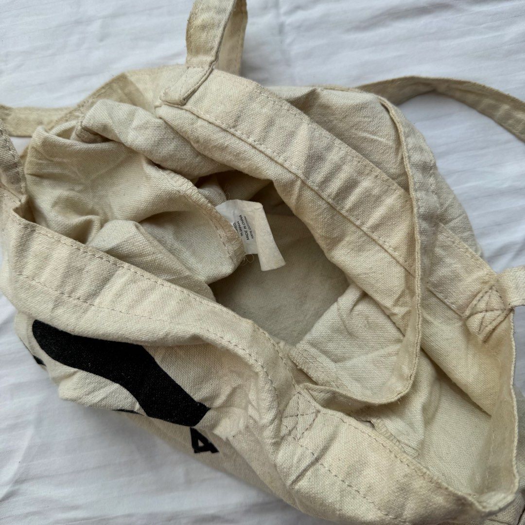 BILLABONG (Category: Tote Bags) located in Pasig City. Submitted by jaaard (Listing ID 1470321162, Image 3). Description: Billabong tote Vgood condition Needwash Pm me.