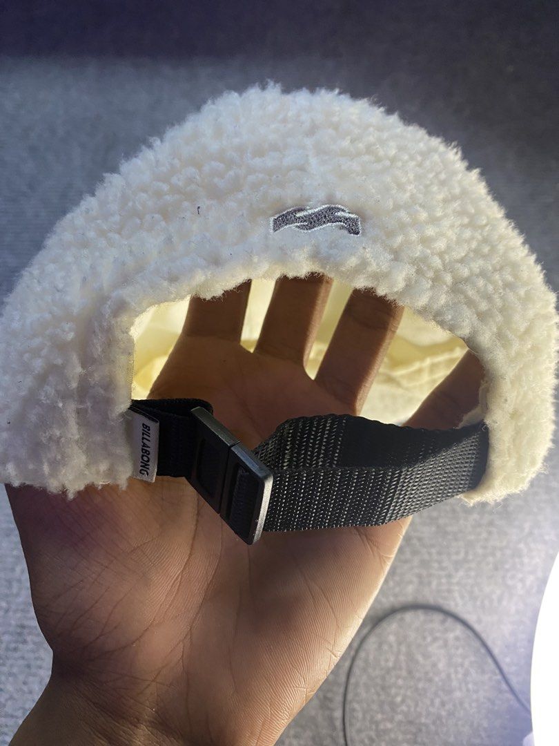 Billabong Sherpa Fleece Cap White (Category: Caps & Hats) located in Maria Aurora. Submitted by mightypenguin.f7ca53 (Listing ID 1470147114, Image 3). Description: - Brand: Billabong - Style/Model: BC016950 - Color: Off-white - Material: 100% polyester sherpa fleece - Design: Embroidered surf company script logo on front crown - Fit: Adjustable back strap with plastic buckle closure and small logo tag - Condition: Brand new with tags.